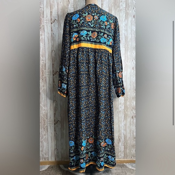 Black floral summer long sleeve midi dress with Tie Top Detail - Picture 2 of 4